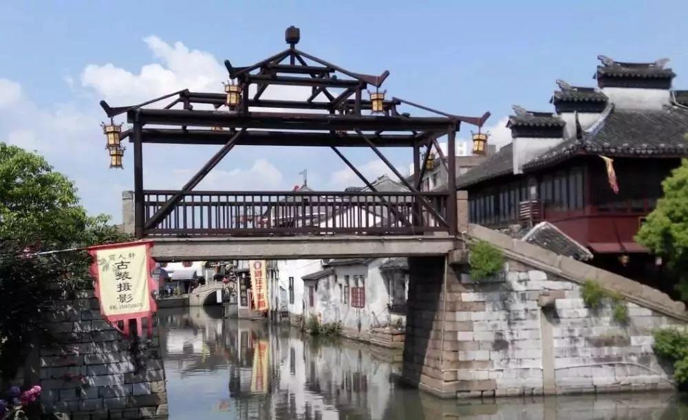 衢州大伯心跳骤停倒地，护士心肺复苏十分钟救命